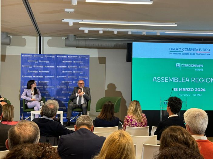 Due persone sul palco Due persone sul palco