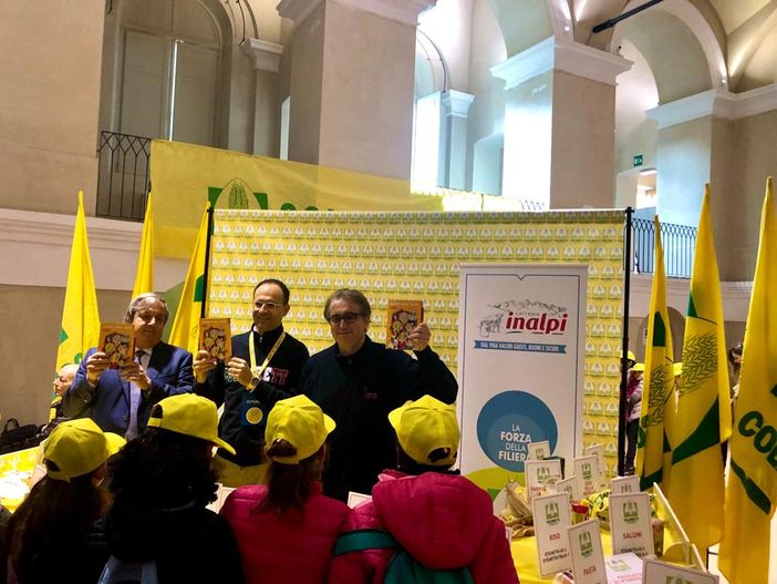 Inalpi e Coldiretti ancora insieme a Spaggiari per portare il genio di Nespolo tra i banchi