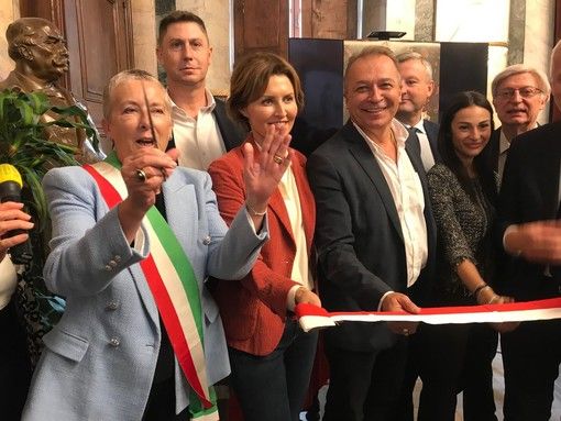 "Buona Fiera del Marrone a tutti!": la sindaca di Cuneo inaugura l'edizione numero 23 (Foto) "Buona Fiera del Marrone a tutti!": la sindaca di Cuneo inaugura l'edizione numero 23 (Foto)