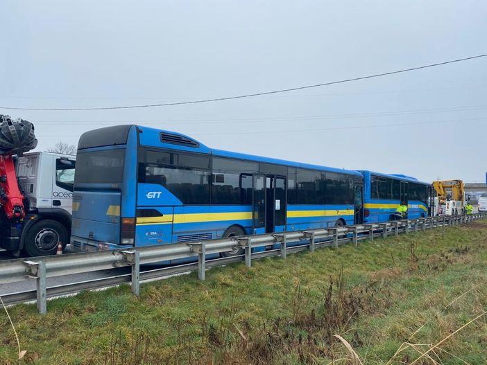 Tamponamento tra bus Tamponamento tra bus