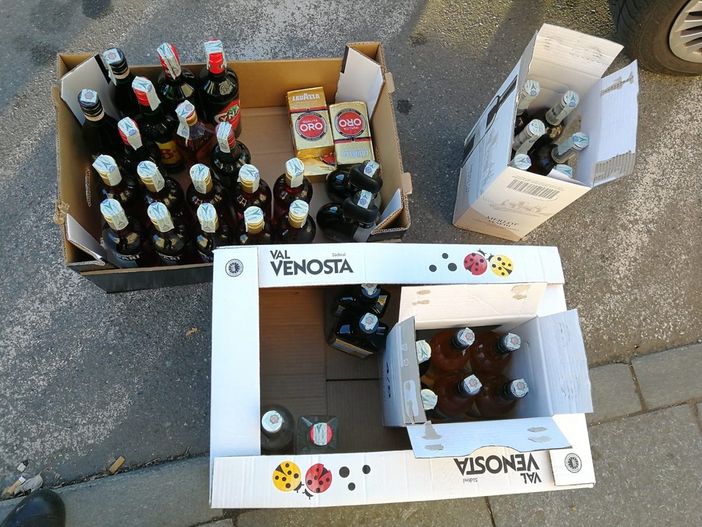 foto di archivio e locandina campagna