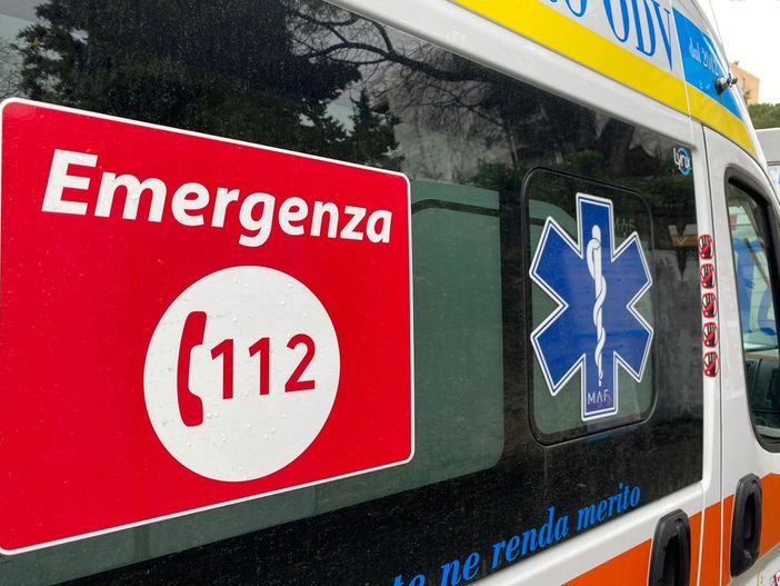 Tragedia a Carignano: perde il controllo dell'auto e va a schiantarsi contro un albero, morto Tragedia a Carignano: perde il controllo dell'auto e va a schiantarsi contro un albero, morto