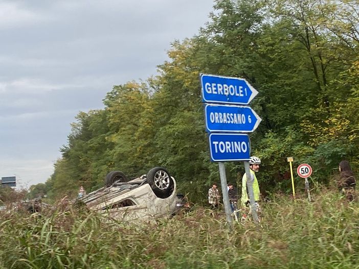 Auto si ribalta fra Gerbole e Orbassano: momenti di paura