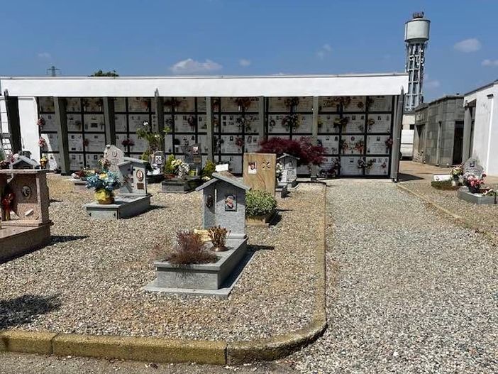 Vandali e ladri prendono di mira anche il cimitero di Nichelino Vandali e ladri prendono di mira anche il cimitero di Nichelino