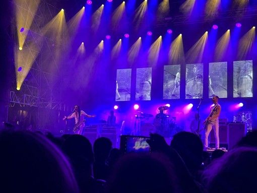 Insultò la Meloni durante concerto: Brian Molko dei Placebo verso il processo