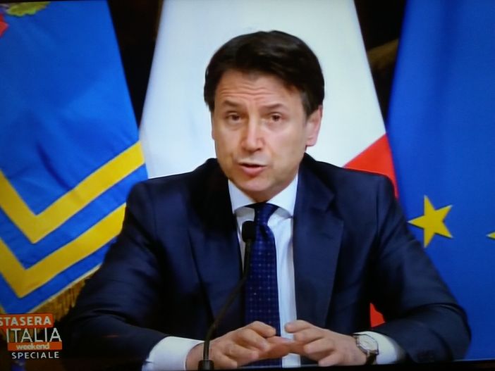 Coronavirus, Conte: "Chiuse tutte le attività che non producono beni essenziali per il Paese"