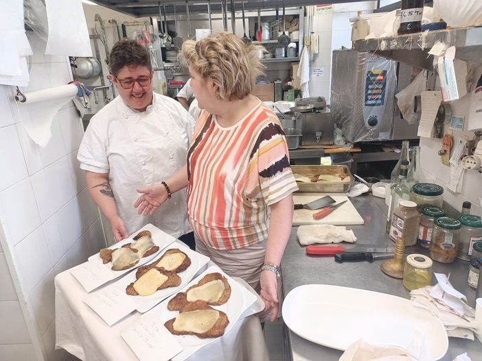 Cotolette con formaggio fuso sopra