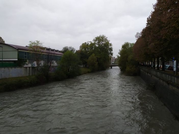 fiume in piena fiume in piena