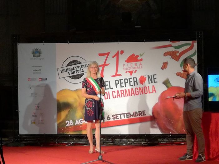 A Carmagnola anche il Peperone indossa la mascherina, ma la 71esima Fiera manda un segnale di ottimismo (e si scopre social) A Carmagnola anche il Peperone indossa la mascherina, ma la 71esima Fiera manda un segnale di ottimismo (e si scopre social)