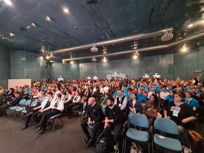 studenti seduti in platea