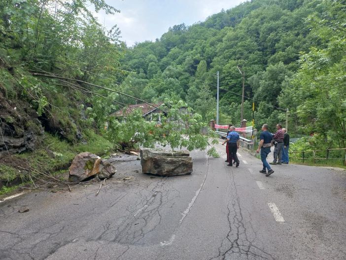 Massi caduti in Val Germanasca: la strada provinciale 169 torna percorribile Massi caduti in Val Germanasca: la strada provinciale 169 torna percorribile