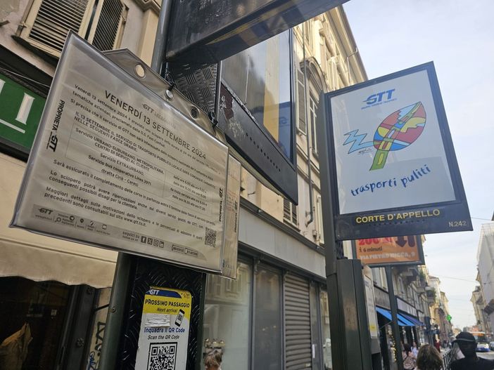 fermata bus e tram a Torino fermata bus e tram a Torino