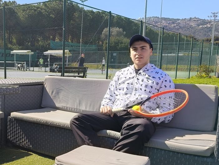 Paolo Schiavone: tennista professionista, creator e giovane imprenditore della comunicazione sportiva. Paolo Schiavone: tennista professionista, creator e giovane imprenditore della comunicazione sportiva.