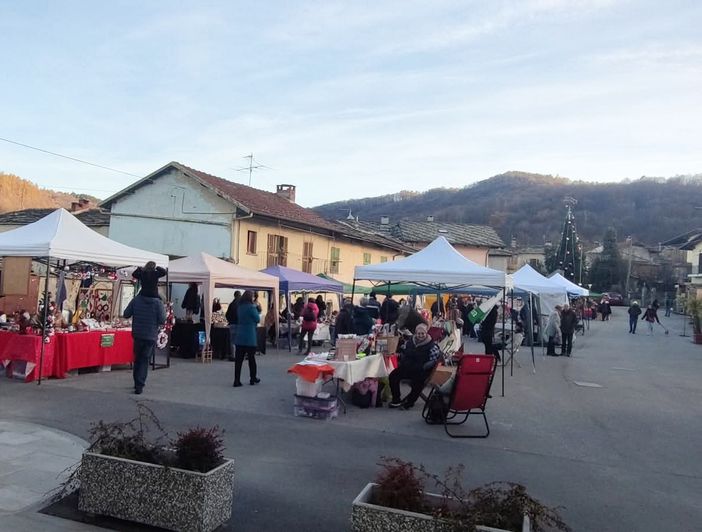 Un concerto per la scuola e il raduno dei Taboj ai mercatini di Natale di Lusernetta Un concerto per la scuola e il raduno dei Taboj ai mercatini di Natale di Lusernetta