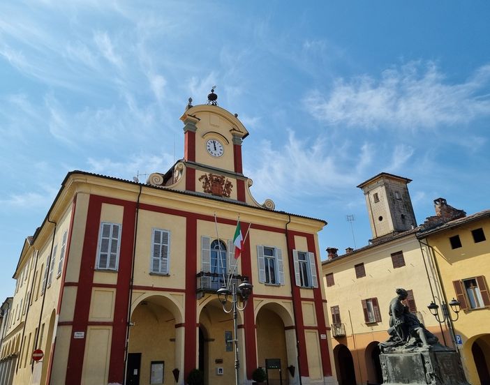 Il municipio di Vigone Il municipio di Vigone