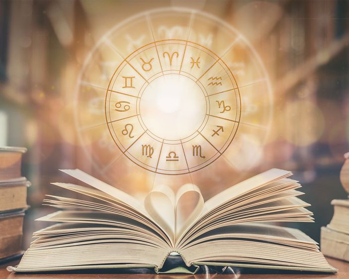 libro aperto e segni zodiacali