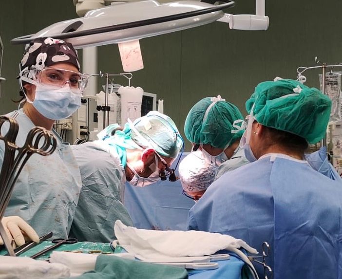 trapianto con medici all'opera