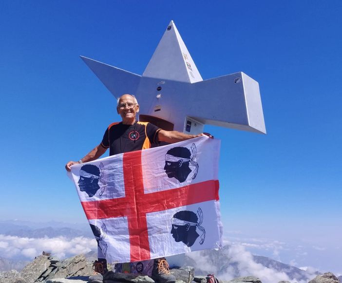Giuseppe Mei sul Viso Mozzo con la bandiera della Sardegna Giuseppe Mei sul Viso Mozzo con la bandiera della Sardegna