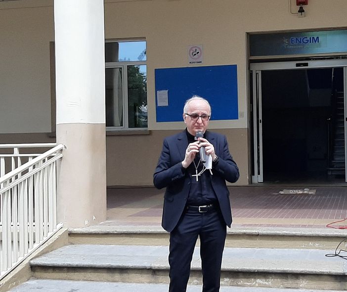 Il vescovo di Pinerolo Derio Olivero Il vescovo di Pinerolo Derio Olivero