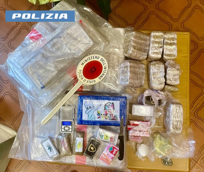 droga sequestrata dalla Polizia droga sequestrata dalla Polizia