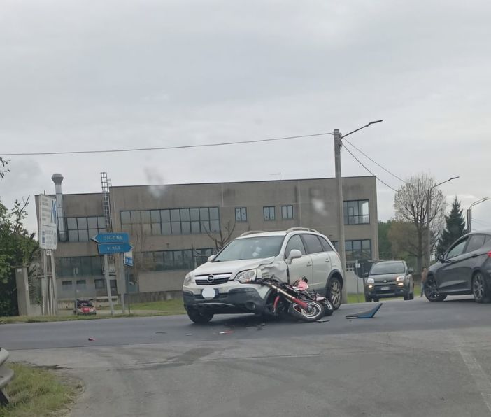 Moto contro auto sulla circonvallazione di Vigone