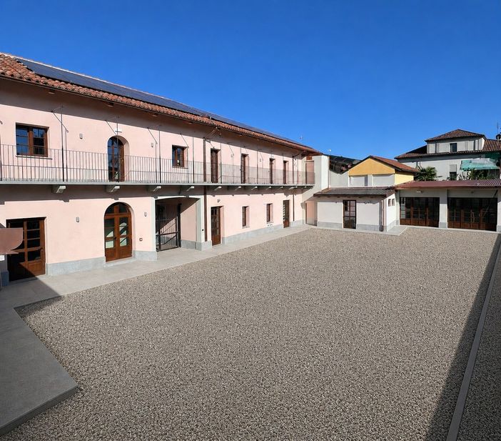 Pannelli fotovoltaici e nuovo impianto di riscaldamento per il centro polivalente di Piscina Pannelli fotovoltaici e nuovo impianto di riscaldamento per il centro polivalente di Piscina