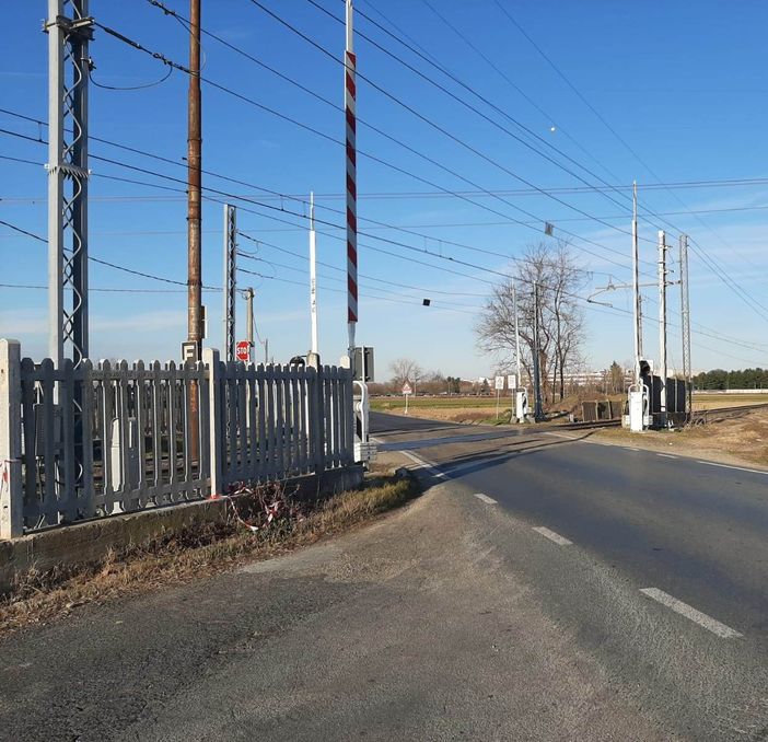 Airasca passaggio a livello che porta alla Tangenziale Airasca passaggio a livello che porta alla Tangenziale