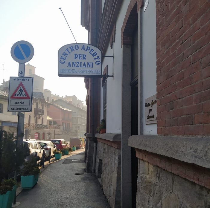L'insegna del Centro Aperto per Anziani di Perosa Argentina
