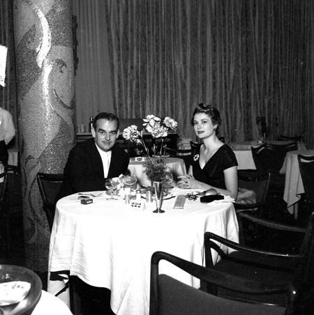 Il Casinò di Sanremo dedica un omaggio all’eleganza senza tempo di Grace Kelly nel contesto del Festival dell’alta moda ecosostenibile Il Casinò di Sanremo dedica un omaggio all’eleganza senza tempo di Grace Kelly nel contesto del Festival dell’alta moda ecosostenibile