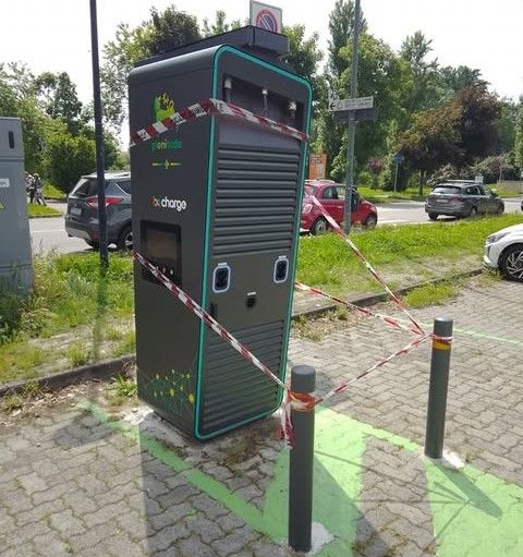 Predoni dell'oro rosso in azione a Nichelino: danneggiate le colonnine di ricarica Predoni dell'oro rosso in azione a Nichelino: danneggiate le colonnine di ricarica