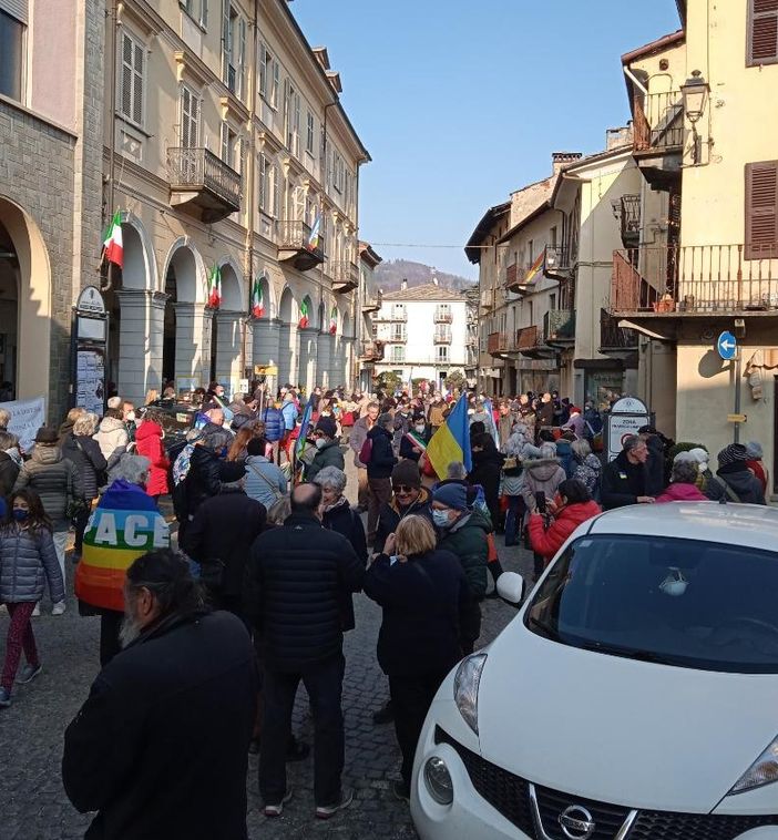La manifestazione per la pace dello scorso 6 marzo a Torre Pellice La manifestazione per la pace dello scorso 6 marzo a Torre Pellice