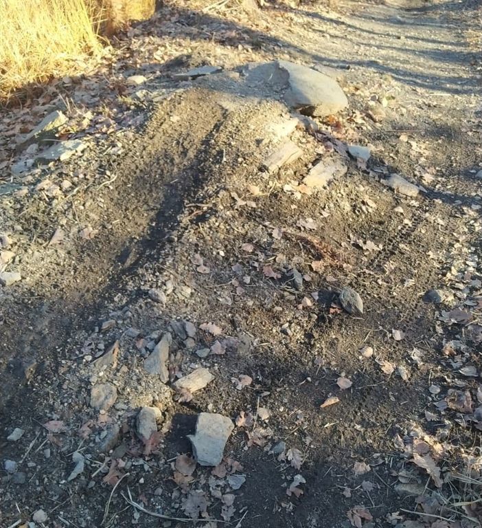 Il segno sui sentieri delle moto da Enduro Il segno sui sentieri delle moto da Enduro