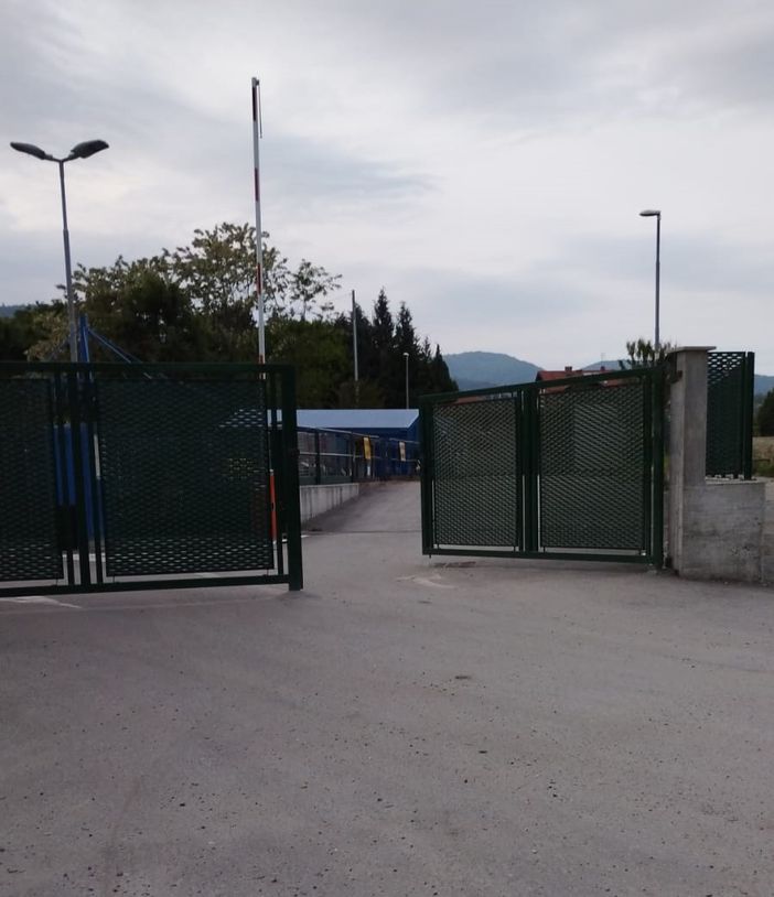 La porta aperta ieri sera all’ecoisola di Luserna San Giovanni