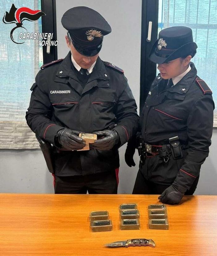 Le manette dei carabinieri scattate per un 33enne e un 42enne