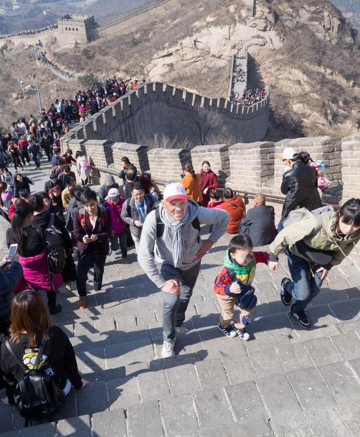 Giuseppe Petenzi sulla Grande Muraglia Giuseppe Petenzi sulla Grande Muraglia