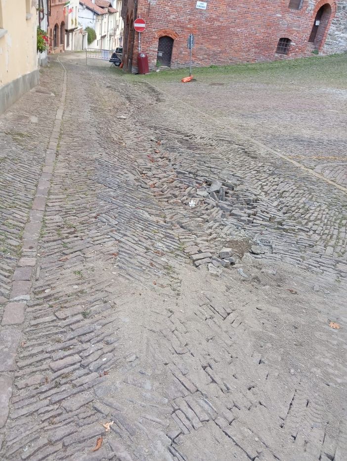 Gli smottamenti in via Principi d’Acaja Gli smottamenti in via Principi d’Acaja