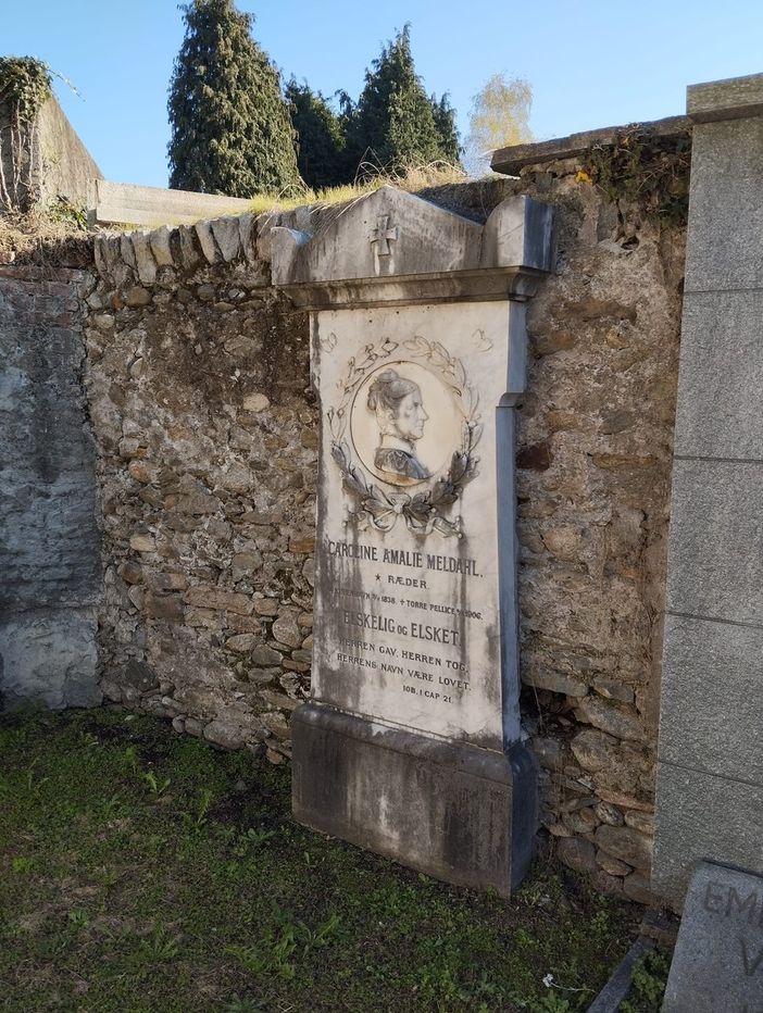 La tomba della poetessa Amalie Meldahl La tomba della poetessa Amalie Meldahl