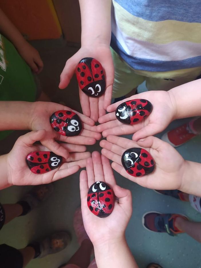 A Cavour si ‘va per sassi’ con i bambini della scuola dell’infanzia