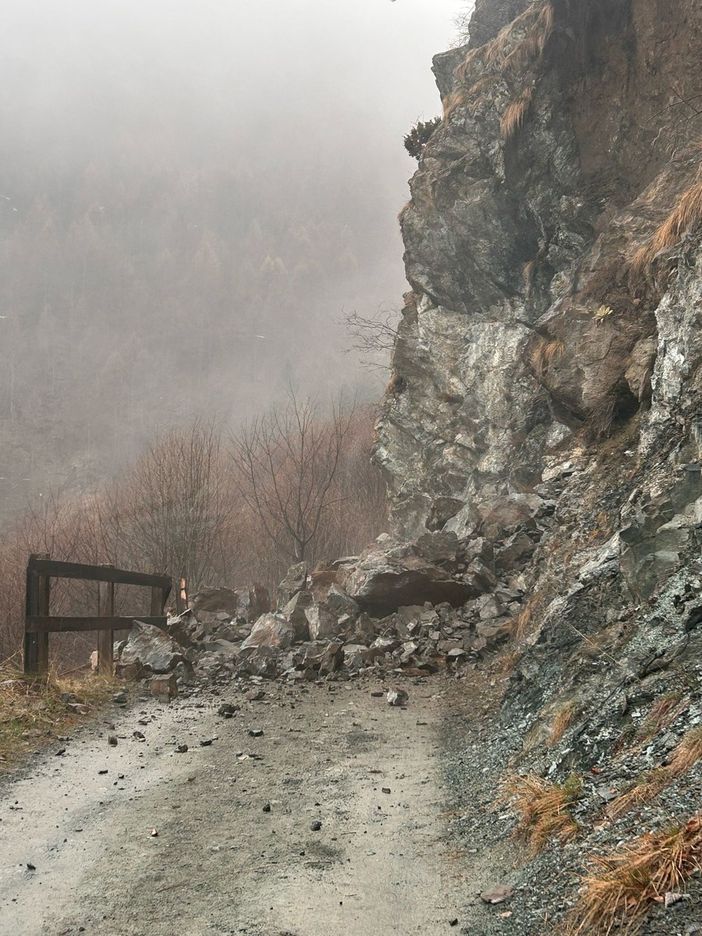 La frana che blocca la pista