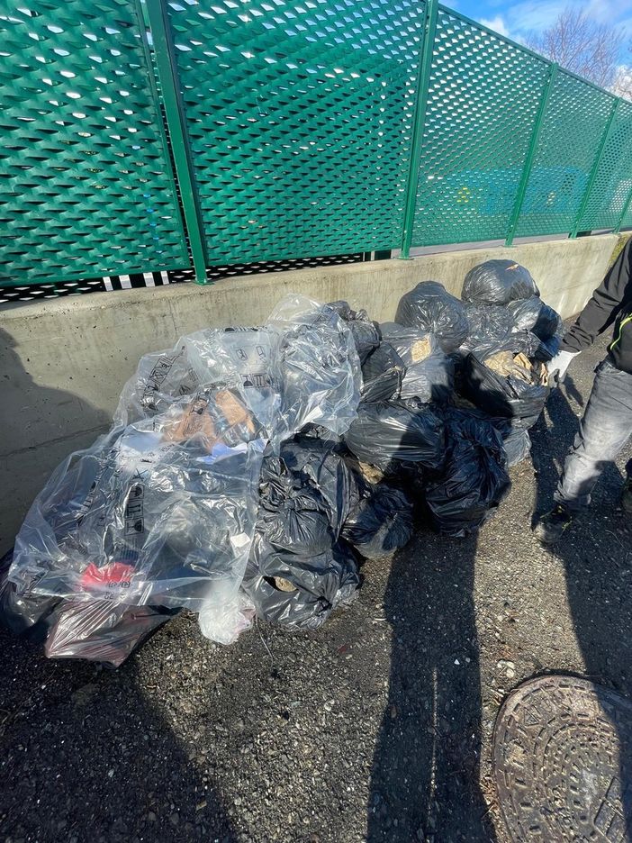 Da Pinerolo a Luserna San Giovanni per abbandonare i rifiuti Da Pinerolo a Luserna San Giovanni per abbandonare i rifiuti