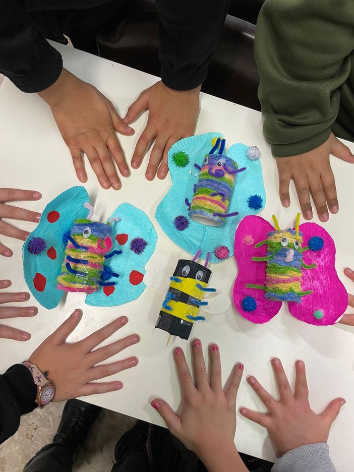 Le scuole al lavoro per il progetto ‘Bee Friends – Pollinator Garden’ Le scuole al lavoro per il progetto ‘Bee Friends – Pollinator Garden’