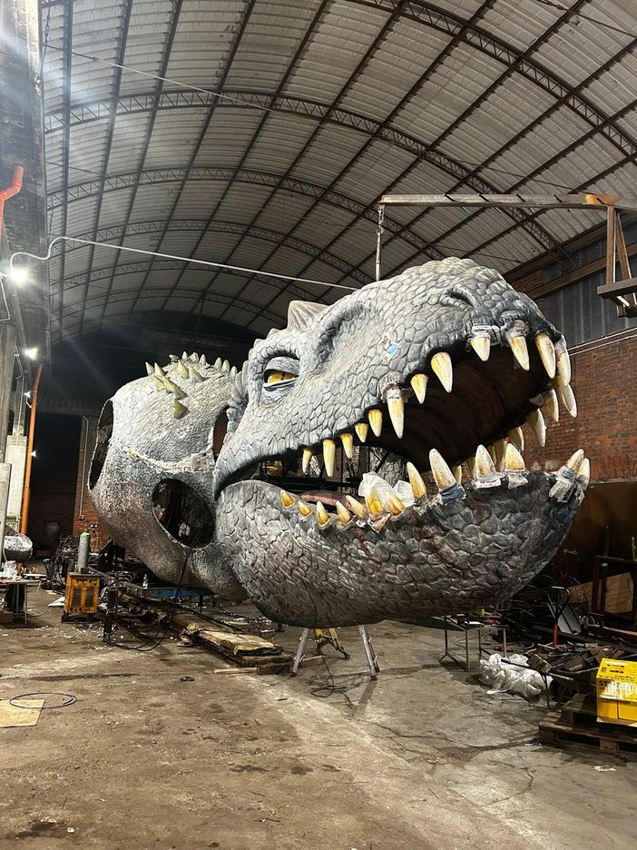 Il T-Rex del carro dei Mat ed Pinareul Il T-Rex del carro dei Mat ed Pinareul