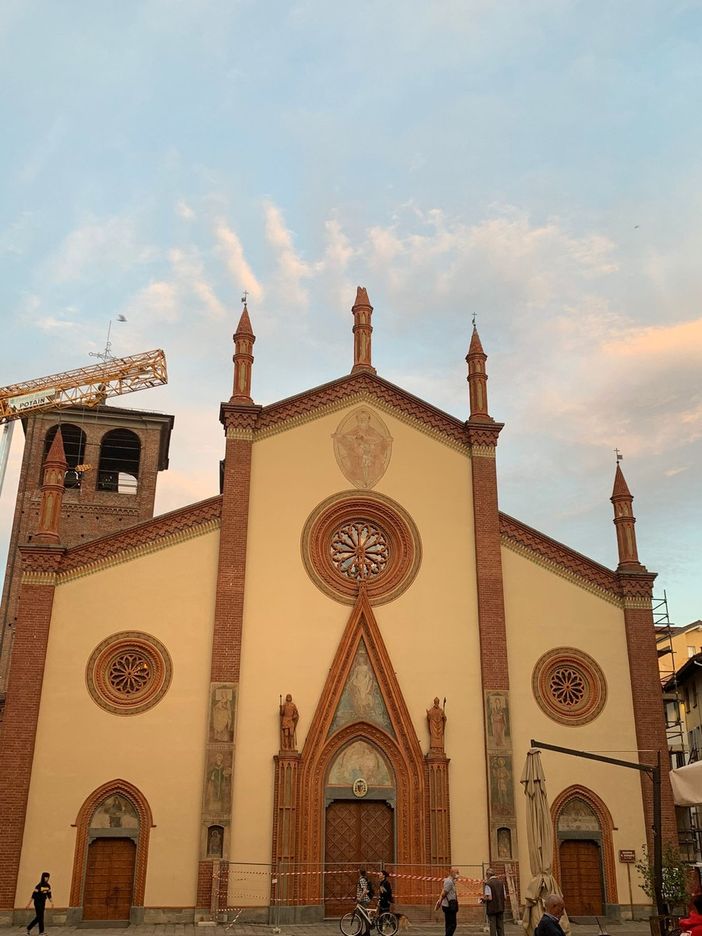 Il Duomo di Pinerolo con il pinnacolo danneggiato Il Duomo di Pinerolo con il pinnacolo danneggiato