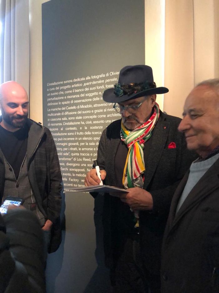 Toscani all'inaugurazione della mostra a Miradolo Toscani all'inaugurazione della mostra a Miradolo