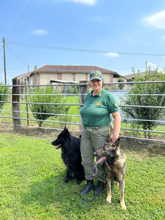 Alberina Cieri con due cani della nuova unità cinofila Alberina Cieri con due cani della nuova unità cinofila