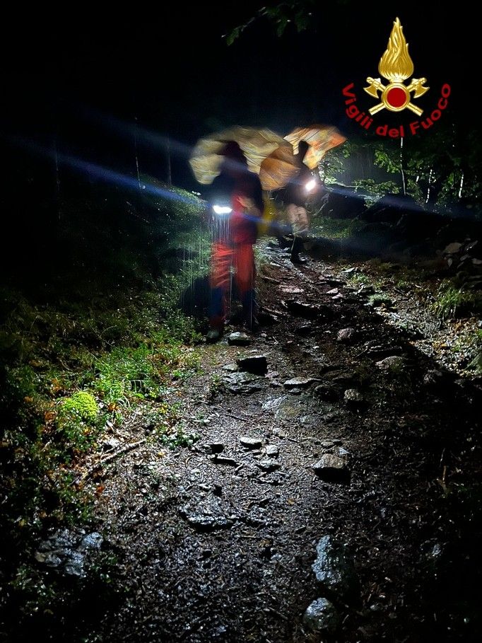 Cercatori di funghi sorpresi dalla pioggia: scattano i soccorsi dei vigili del fuoco a Perosa Argentina Cercatori di funghi sorpresi dalla pioggia: scattano i soccorsi dei vigili del fuoco a Perosa Argentina