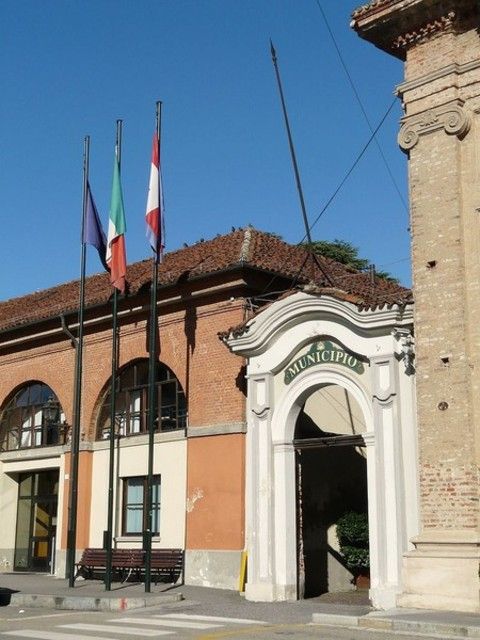 Carmagnola, dall'8 settembre nuovi orari per la biblioteca e arriva anche WhatsApp