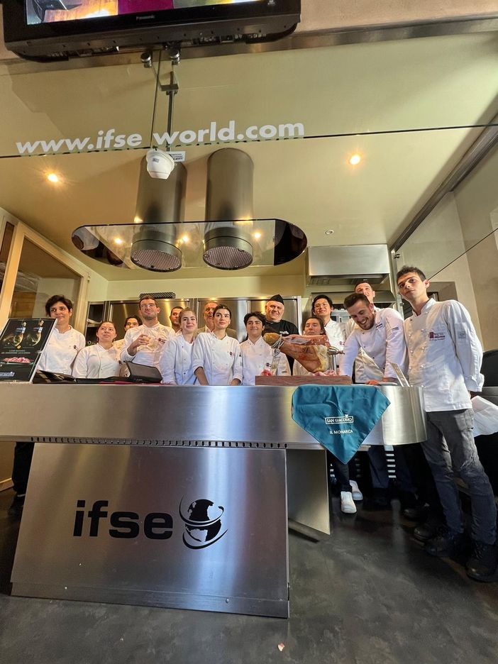 Il Prosciutto di Parma dop del Prosciuttificio San Giacomo sale in cattedra all’IFSE Culinary Institute di Piobesi Il Prosciutto di Parma dop del Prosciuttificio San Giacomo sale in cattedra all’IFSE Culinary Institute di Piobesi