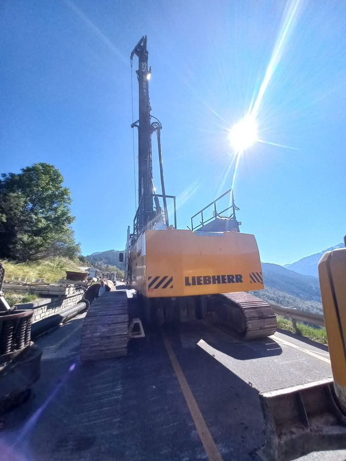 Macchina perforatrice in azione