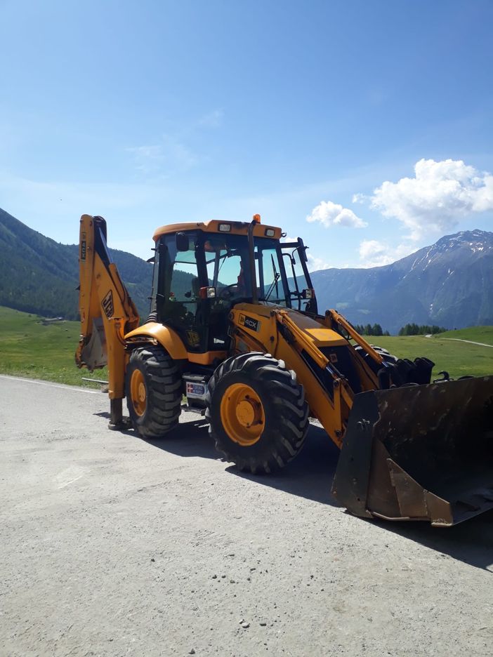 Iniziate le operazioni di ripristino della strada del Colle dell'Assietta Iniziate le operazioni di ripristino della strada del Colle dell'Assietta